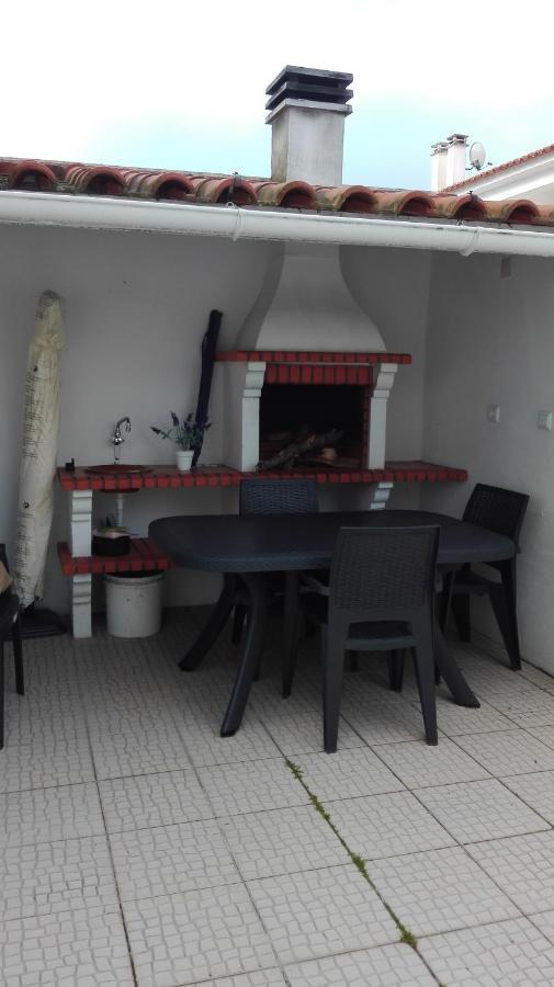 Casinha Res Do Chao Na Nazare Com Quintal E Barbecue Villa Exterior foto