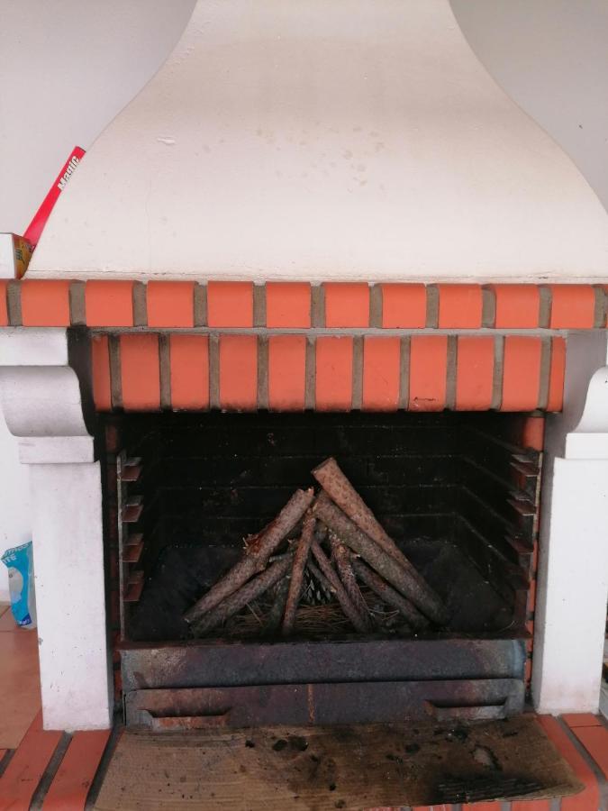 Casinha Res Do Chao Na Nazare Com Quintal E Barbecue Villa Exterior foto